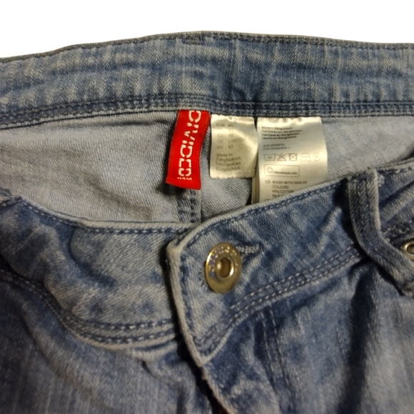 Divided Denim - Great used condition Divided ripped frayed jeans